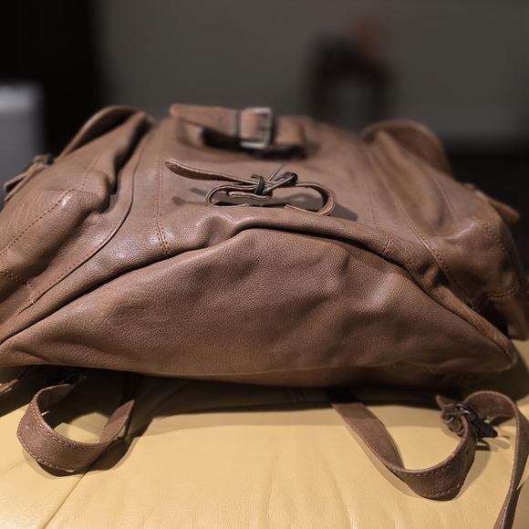 LARGE Leather Backpack, EXCEL COND.  Great Travel Bag! - Picture 9 of 9